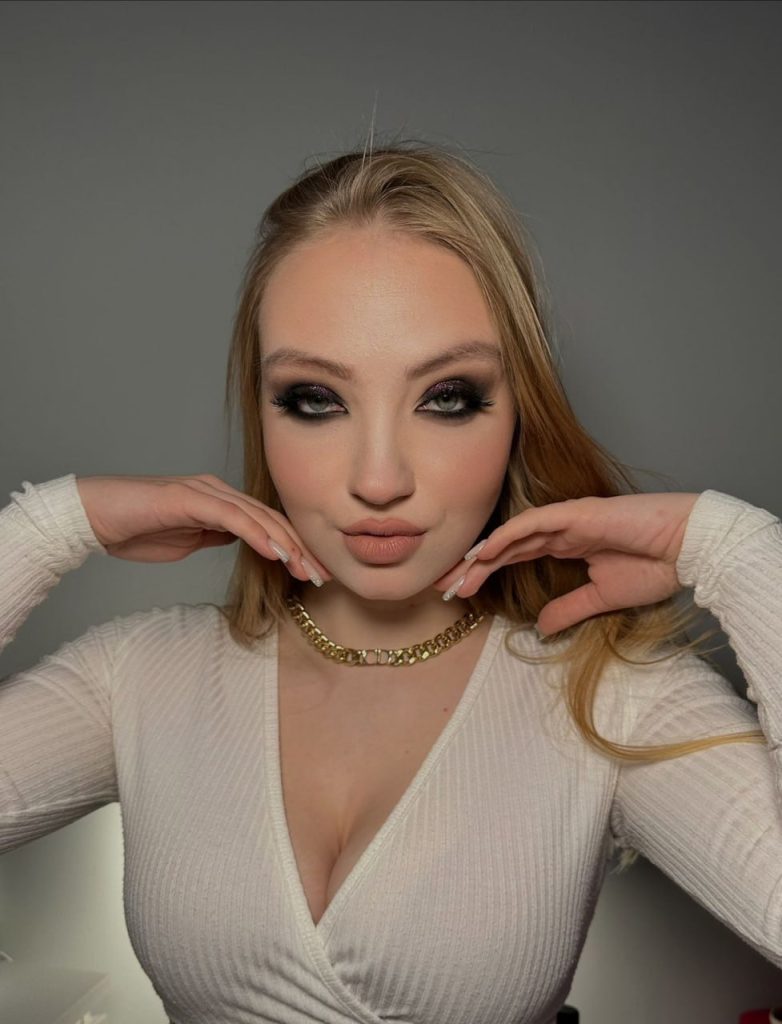 Модель Аня
